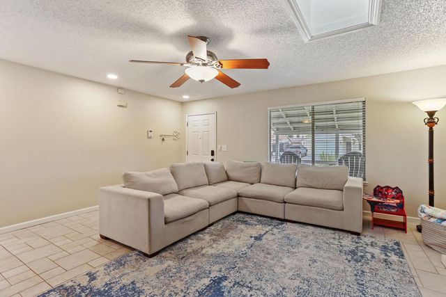 757 Clemens Ct, Ripon, CA 95366