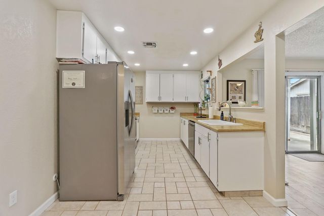 757 Clemens Ct, Ripon, CA 95366