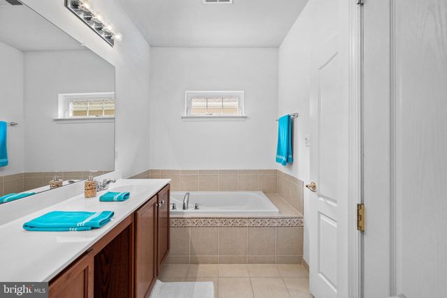 145 BLUEBELL DR, Egg Harbor Township, NJ 08234