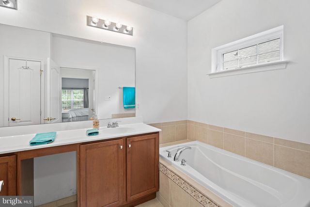 145 BLUEBELL DR, Egg Harbor Township, NJ 08234
