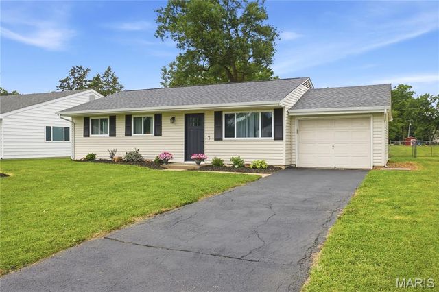 1304 Valiant Drive, Fenton, MO 63026