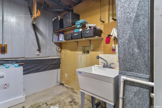 6116 Hickory Hill Lane, Evansville, IN 47710