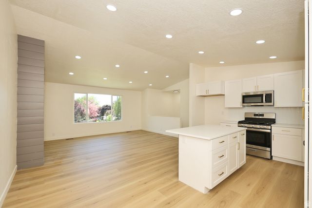 807 E DUSTY ROCK CIR, Sandy, UT 84094