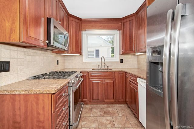121 Parkview Place, Mount Kisco, NY 10549
