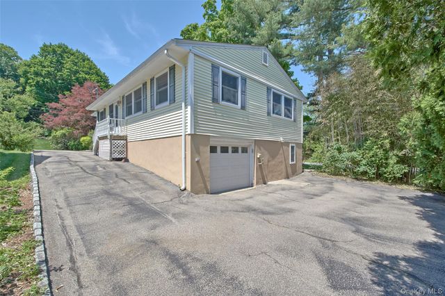 121 Parkview Place, Mount Kisco, NY 10549