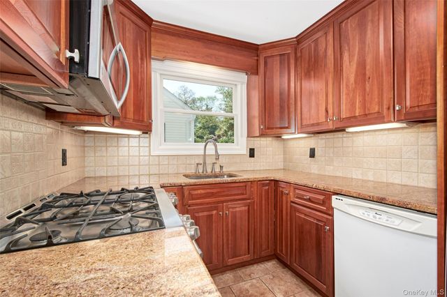 121 Parkview Place, Mount Kisco, NY 10549