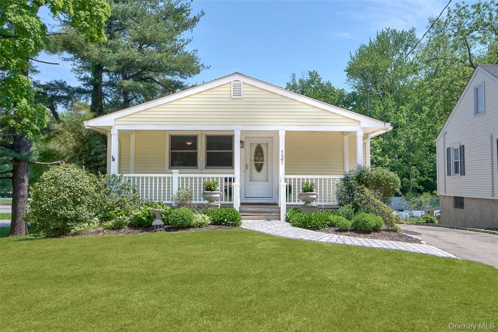 121 Parkview Place, Mount Kisco, NY 10549