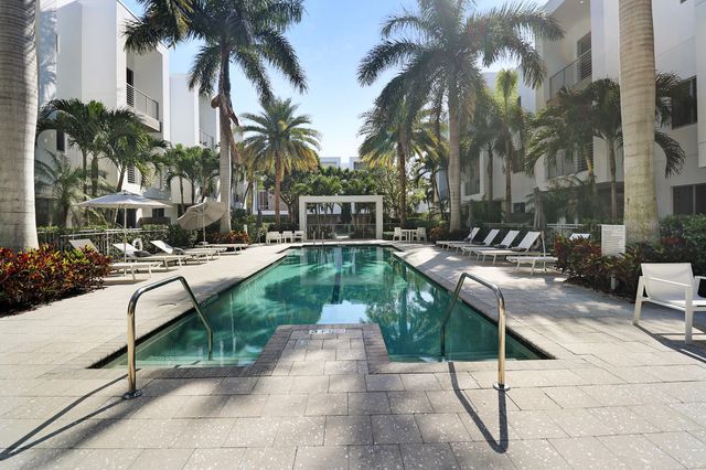 4033 NW 17th Way, Boca Raton, FL 33431