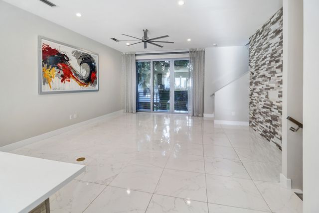 4033 NW 17th Way, Boca Raton, FL 33431