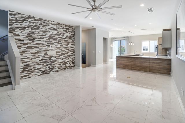 4033 NW 17th Way, Boca Raton, FL 33431