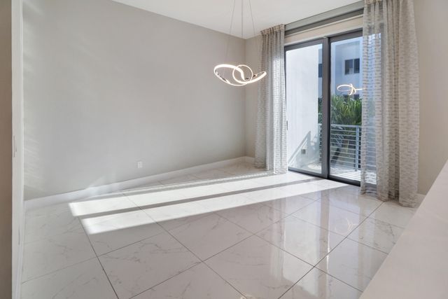 4033 NW 17th Way, Boca Raton, FL 33431