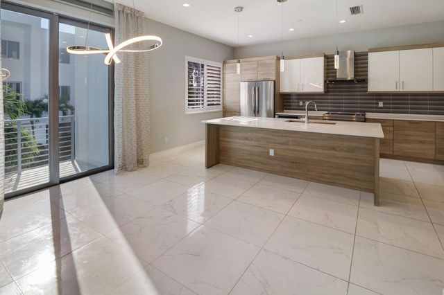 4033 NW 17th Way, Boca Raton, FL 33431