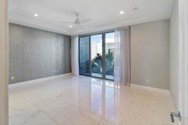 4033 NW 17th Way, Boca Raton, FL 33431