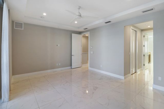 4033 NW 17th Way, Boca Raton, FL 33431