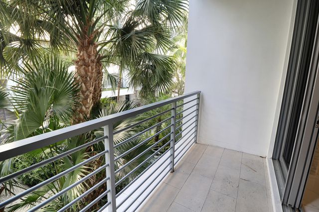 4033 NW 17th Way, Boca Raton, FL 33431