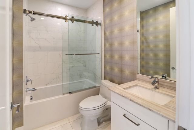 4033 NW 17th Way, Boca Raton, FL 33431