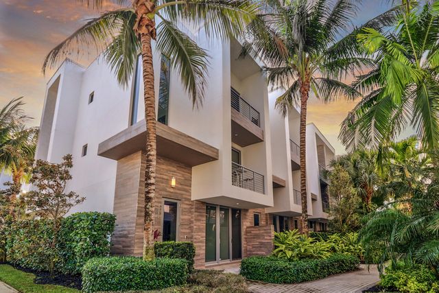 4033 NW 17th Way, Boca Raton, FL 33431
