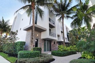 4033 NW 17th Way, Boca Raton, FL 33431