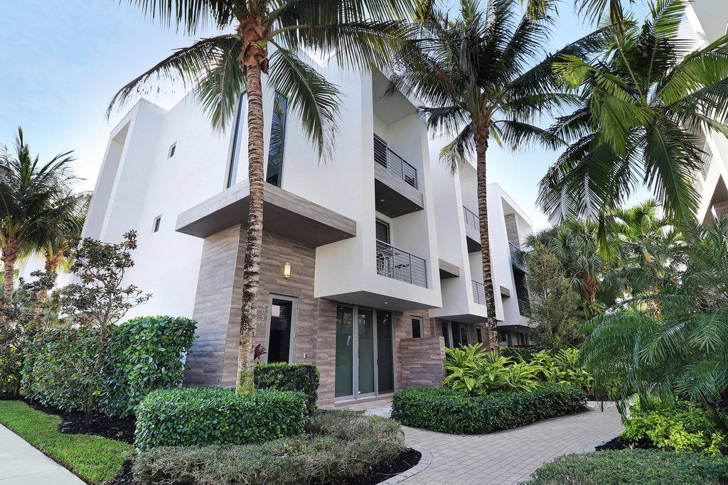 4033 NW 17th Way, Boca Raton, FL 33431