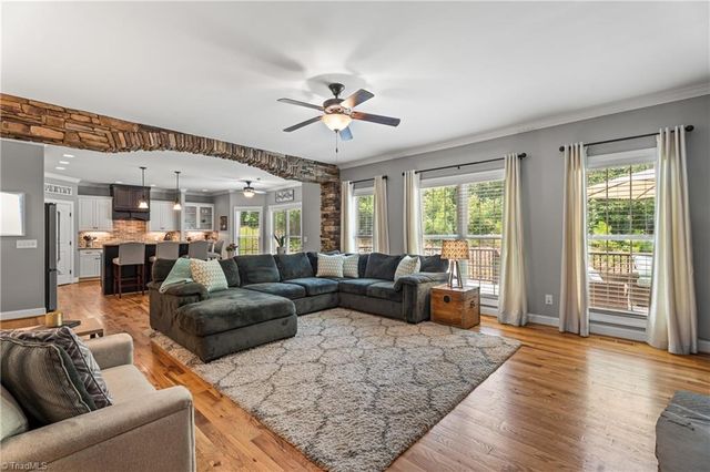2162 Summerlyn Park Drive, Kernersville, NC 27284