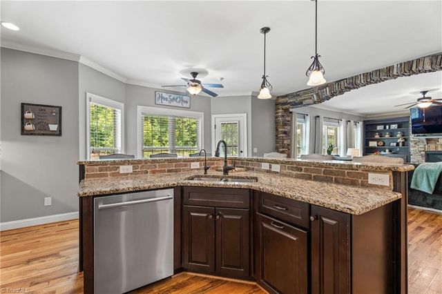 2162 Summerlyn Park Drive, Kernersville, NC 27284