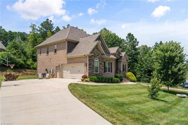 2162 Summerlyn Park Drive, Kernersville, NC 27284