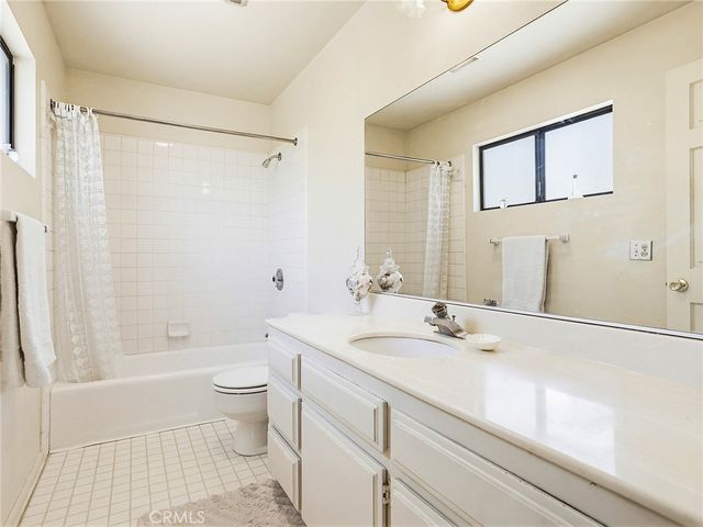 921 E Elmwood Avenue, Burbank, CA 91501