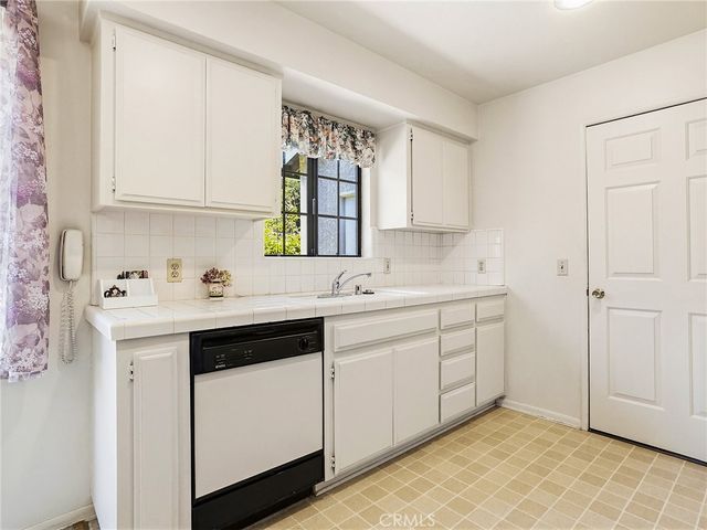 921 E Elmwood Avenue, Burbank, CA 91501