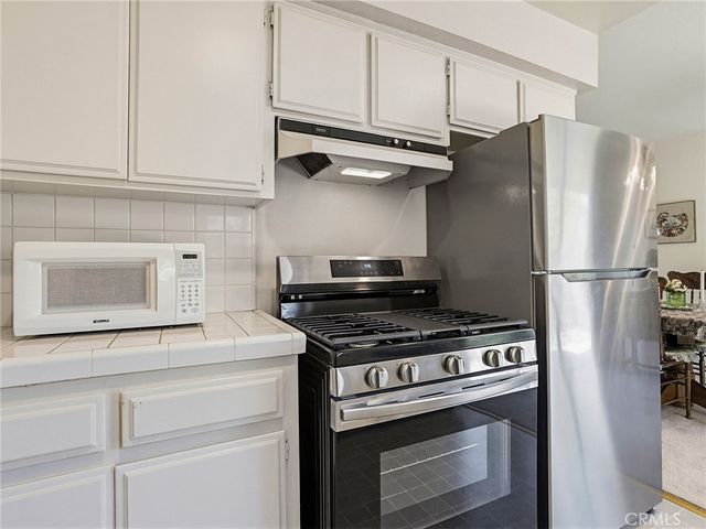 921 E Elmwood Avenue, Burbank, CA 91501