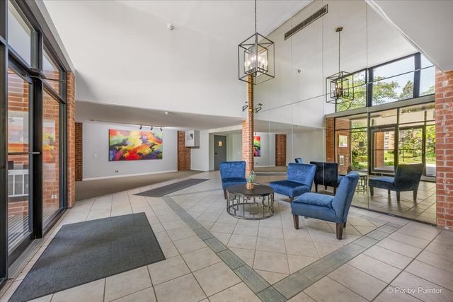 1605 E Central Road 301A, Arlington Heights, IL 60005