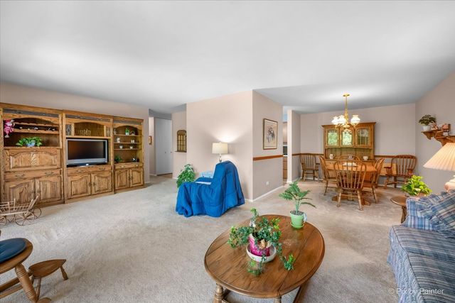 1605 E Central Road 301A, Arlington Heights, IL 60005