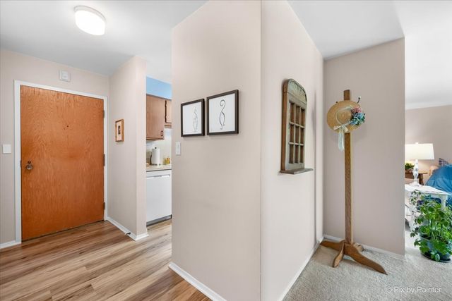1605 E Central Road 301A, Arlington Heights, IL 60005