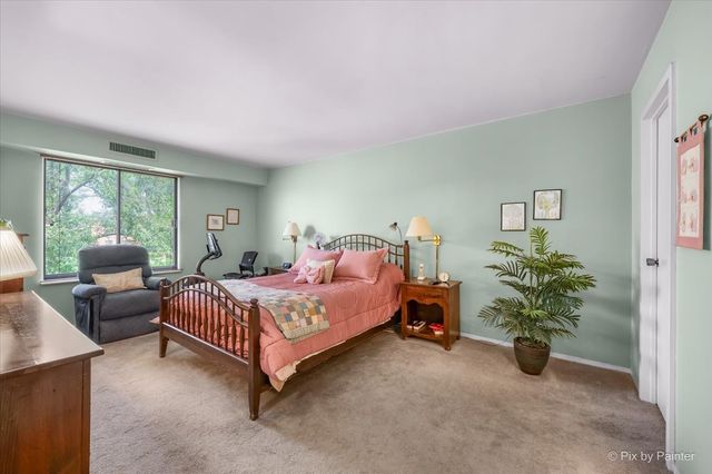 1605 E Central Road 301A, Arlington Heights, IL 60005
