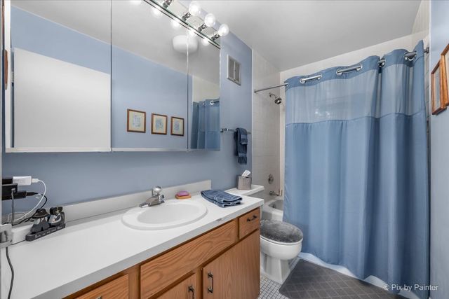 1605 E Central Road 301A, Arlington Heights, IL 60005