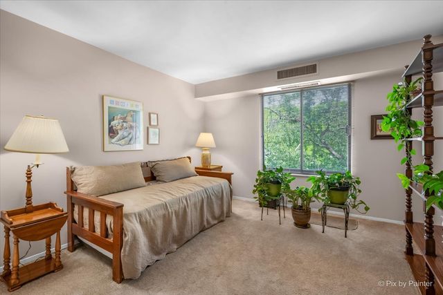 1605 E Central Road 301A, Arlington Heights, IL 60005