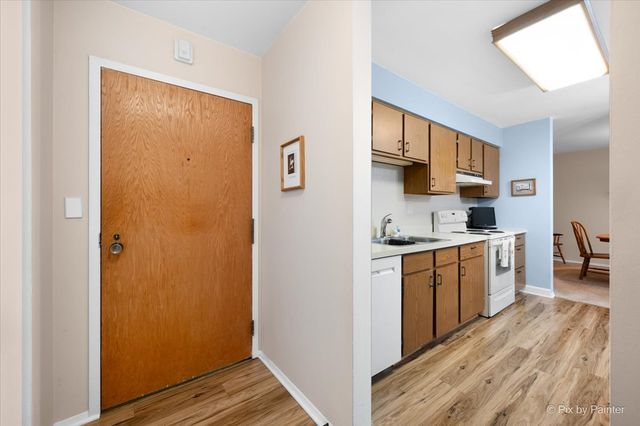 1605 E Central Road 301A, Arlington Heights, IL 60005