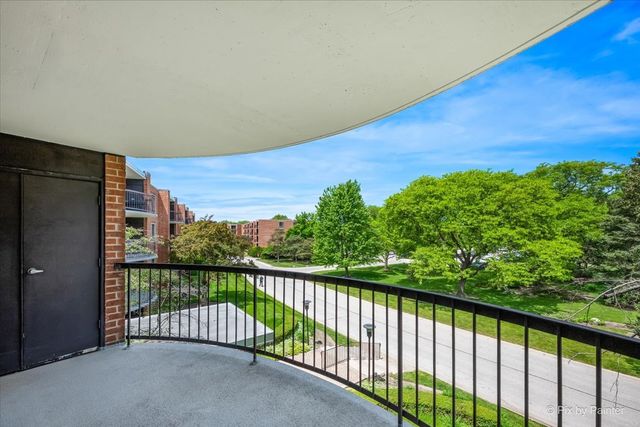 1605 E Central Road 301A, Arlington Heights, IL 60005
