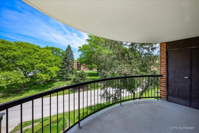 1605 E Central Road 301A, Arlington Heights, IL 60005