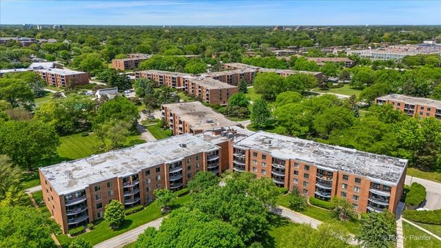 1605 E Central Road 301A, Arlington Heights, IL 60005