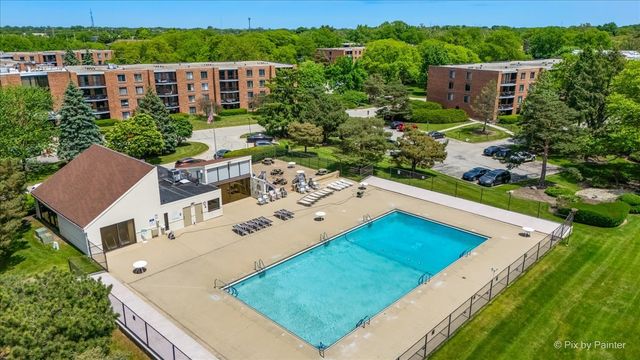 1605 E Central Road 301A, Arlington Heights, IL 60005