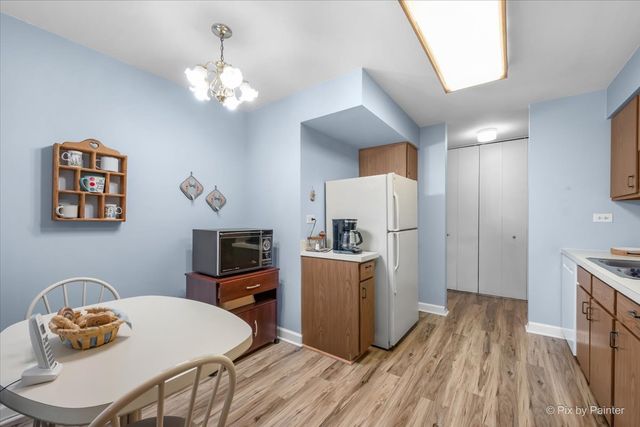 1605 E Central Road 301A, Arlington Heights, IL 60005