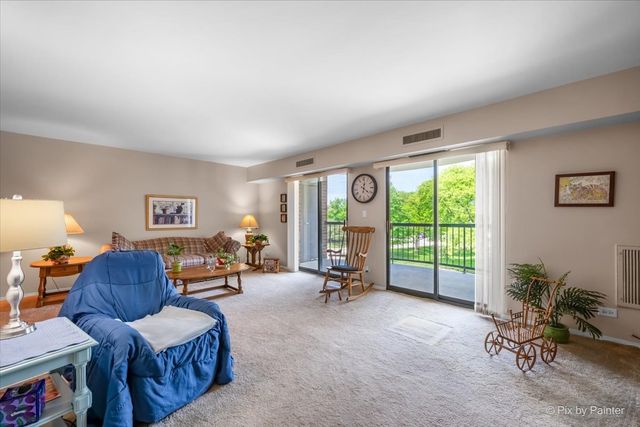 1605 E Central Road 301A, Arlington Heights, IL 60005