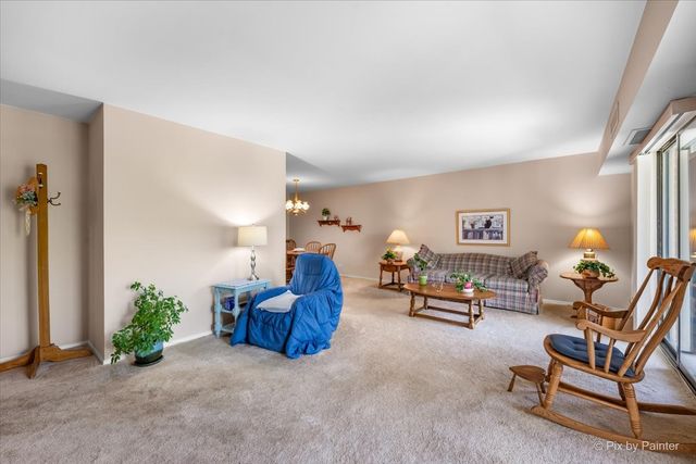 1605 E Central Road 301A, Arlington Heights, IL 60005