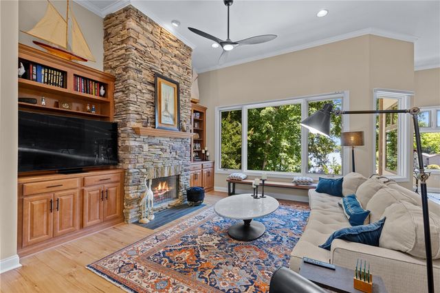 206 N Beacon Shores Drive, Seneca, SC 29672