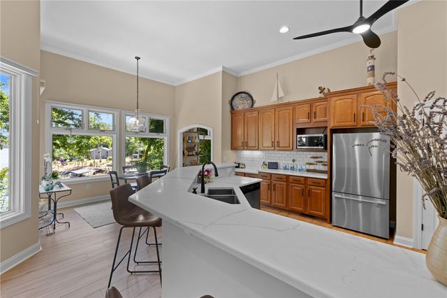 206 N Beacon Shores Drive, Seneca, SC 29672