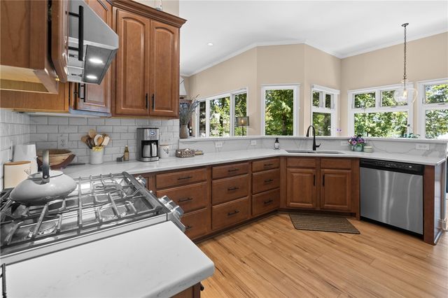 206 N Beacon Shores Drive, Seneca, SC 29672
