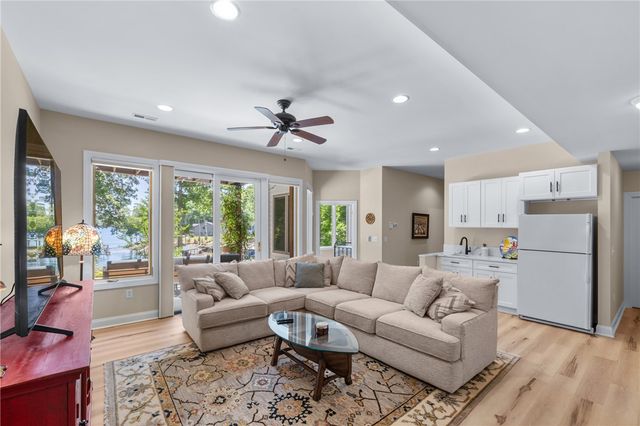 206 N Beacon Shores Drive, Seneca, SC 29672
