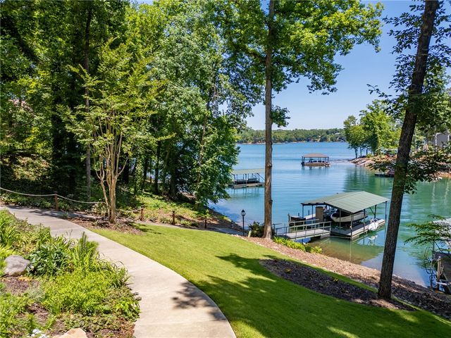 206 N Beacon Shores Drive, Seneca, SC 29672