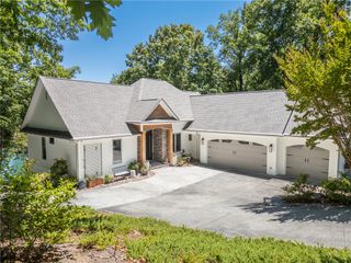 206 N Beacon Shores Drive, Seneca, SC 29672
