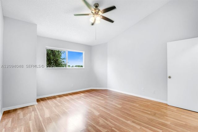 3433 NW 44th St 203, Oakland Park, FL 33309